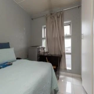 2 Bedroom Unit in Winchester Hills For Sale