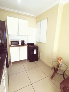 AVAILABLE NOW! 50% OFF DEP: COME OCCUPY THIS STUNNING GEM IN BRAMLEY NORTH, JUST OFF CORLETT DRIVE