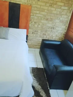 50% OFF DEP!!! SECURE THIS PRIVATE COSY GARDEN COTTAGE IN BRAMLEY, JUST OFF CORLETT DRIVE