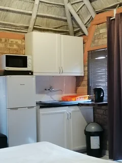 50% OFF DEP!!! SECURE THIS PRIVATE COSY GARDEN COTTAGE IN BRAMLEY, JUST OFF CORLETT DRIVE