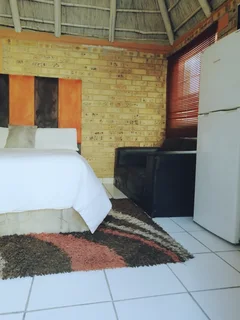 50% Off Dep!!! Secure This Private Cosy Garden Cottage In Bramley, Just Off Corlett Drive
