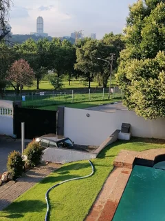 50% OFF DEP!!! SECURE THIS PRIVATE COSY GARDEN COTTAGE IN BRAMLEY, JUST OFF CORLETT DRIVE