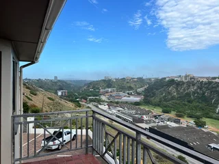 Spacious Two-Bedroom Apartment with Stunning Bay Views – Southend