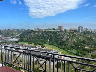 Spacious Two-Bedroom Apartment with Stunning Bay Views – Southend