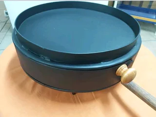 BBQ Pizza Oven . Brand new still