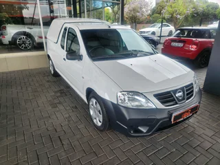 2023 Nissan NP200 1.6i Safety pack A/C