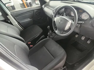 2023 Nissan NP200 1.6i Safety pack A/C