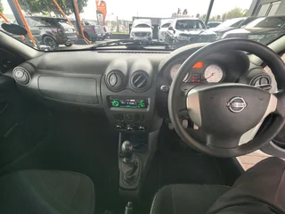 2023 Nissan NP200 1.6i Safety pack A/C