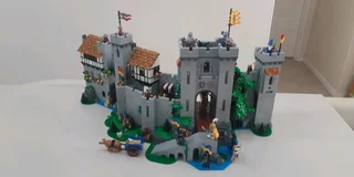 Lego Knights Castle