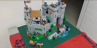 Lego Knights Castle