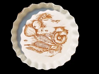 Vintage 29 cm diameter Wedgwood Midwinter quiche/flan dish with vegetable harvest des