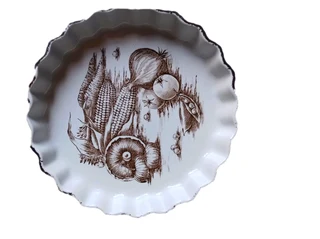 Vintage 29 cm diameter Wedgwood Midwinter quiche/flan dish with vegetable harvest des