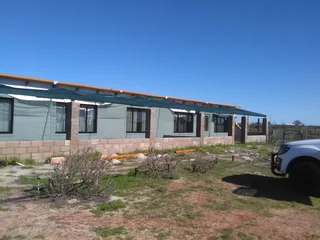 PRIVATE OWNER SALE - NO AGENTS - 43h serviced farm in Hopefield with structure for sale