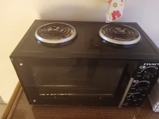 2nd Hand 2 plate stove with oven ONLY R400 WhatsApp if interested 0726135216