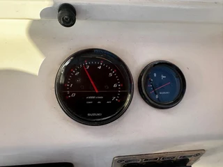 Sea Cat 565 Forward console with Suzuki 90hp