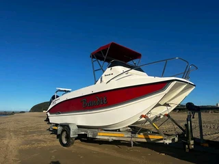 Sea Cat 565 Forward console with Suzuki 90hp