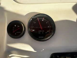 Sea Cat 565 Forward console with Suzuki 90hp