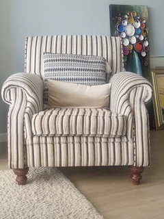 2 Luxurious arm chairs