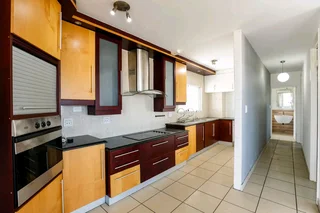 Modern 3 Bed Penthouse at Montpelier Road, Essenwood