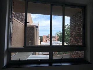 Modern 3 Bed Pet Friendly Duplex at Newhaven Mews, Glenwood