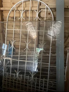 Arched security gate