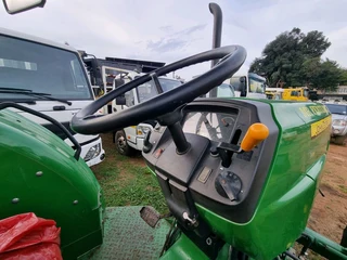 John Deere 5076E Tractor 4x4