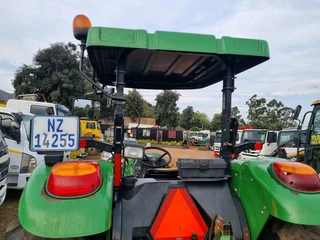 John Deere 5076E Tractor 4x4