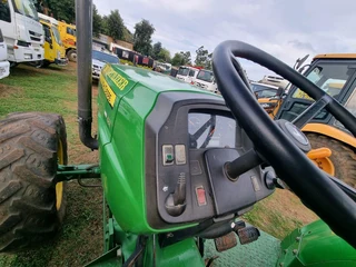 John Deere 5076E Tractor 4x4