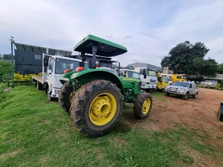 John Deere 5076E Tractor 4x4