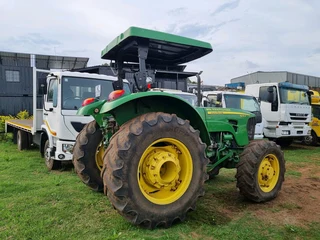 John Deere 5076E Tractor 4x4