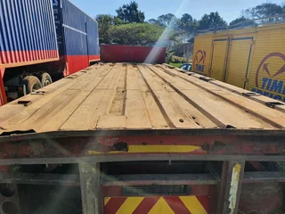 8m Henred Fruehauf DBL axel Flat Trailer