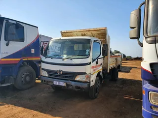 Hino 300 915 Tipper 3m3