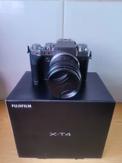 Fujifilm X-T4 Mirrorless Camera Bundle