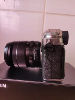 Fujifilm X-T4 Mirrorless Camera Bundle