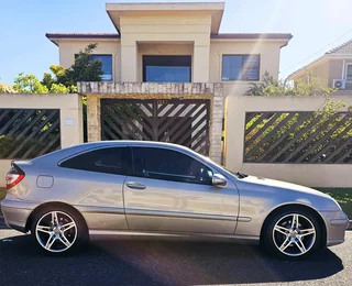 * MERCEDES BENZ C230K *
