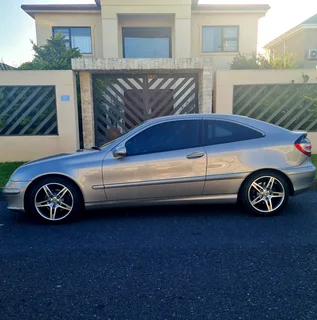 * MERCEDES BENZ C230K *