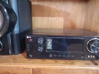 LG Sound System with 7x speakers- defective