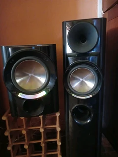 LG Sound System with 7x speakers- defective