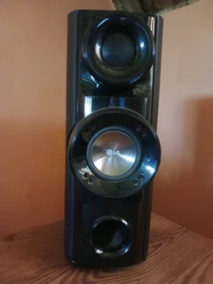 LG Sound System with 7x speakers- defective