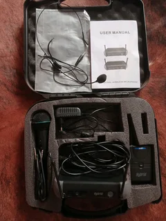 Hybrid Wireless Microphone Set