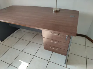 Desk - Ad posted by Duwaine van Driel