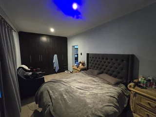 Beautiful home to rent  in Bellville South, 306 square meters, R15 000 per month.