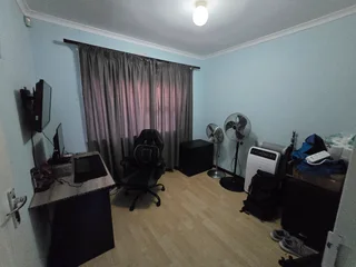 Beautiful home to rent  in Bellville South, 306 square meters, R15 000 per month.