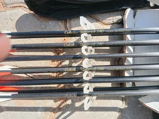 Easten carbon 240 arrows 44 inc heads incl brand new 12 set