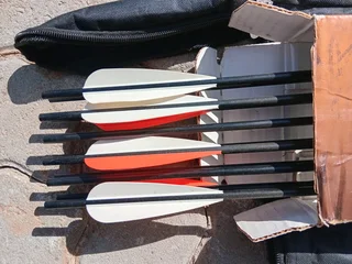 Easten carbon 240 arrows 44 inc heads incl brand new 12 set
