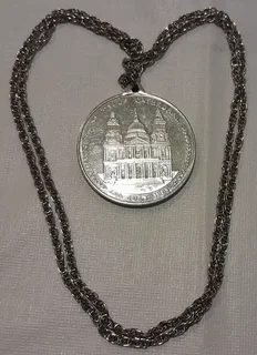 1981 PRINCE CHARLES and LADY DIANA ROYAL WEDDING ST. PAULS CATHEDRAL NECKLACE COIN for sale