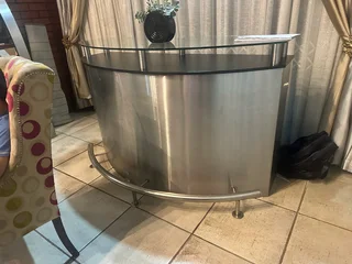 Stainless counter / serving area / ‘Bar ‘