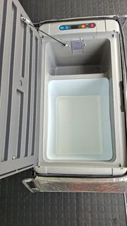 Dometic CF50 camping fridge/freezer