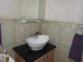 Bachelor Apartment for Sale in Douglasdale Retirement Village. Reduced Price!