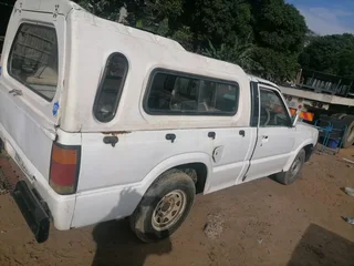 Ford courier 98 2lt petrol stripping for spares